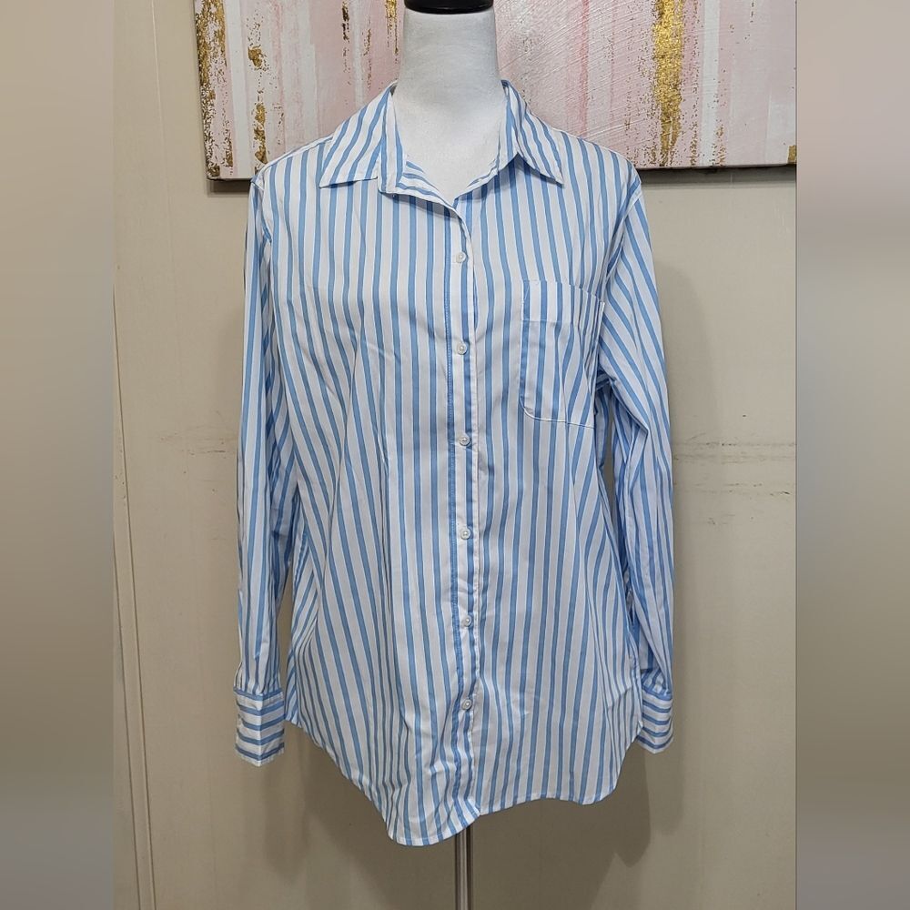 A New Day Women's NWT Blue Slim Fit Boyfriend Tailored Button Down Shirt Medium - Picture 2 of 11